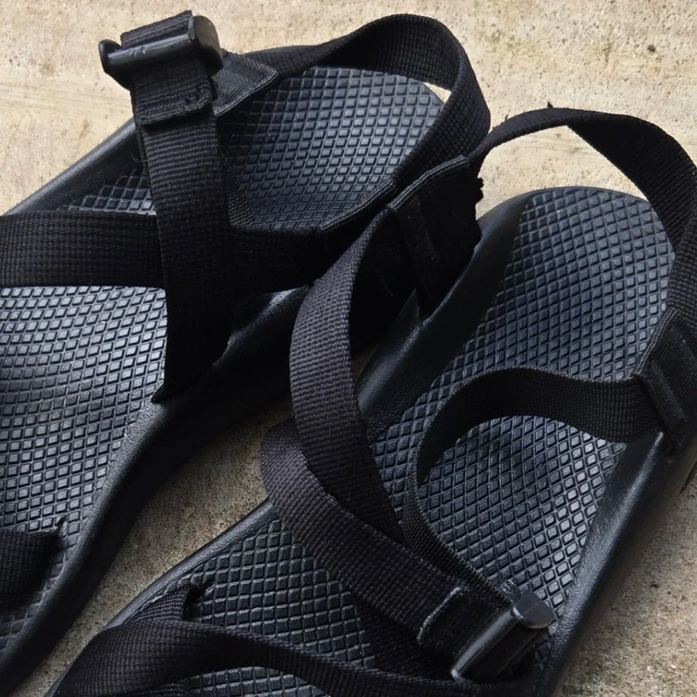 Chaco Z2 Classic Mens Sandals Black Athletic Hiking Water Shoes Toe Loop Size 10